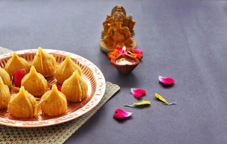 इस गणेश चतुर्थी बप्पा को चढ़ाए तिल और गुड़ से बने मोदक का भोग