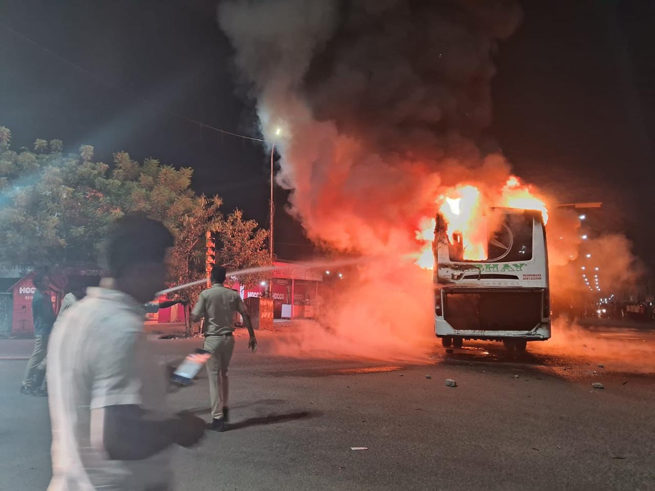 A bus going from Jaipur to Uttar Pradesh caught fire